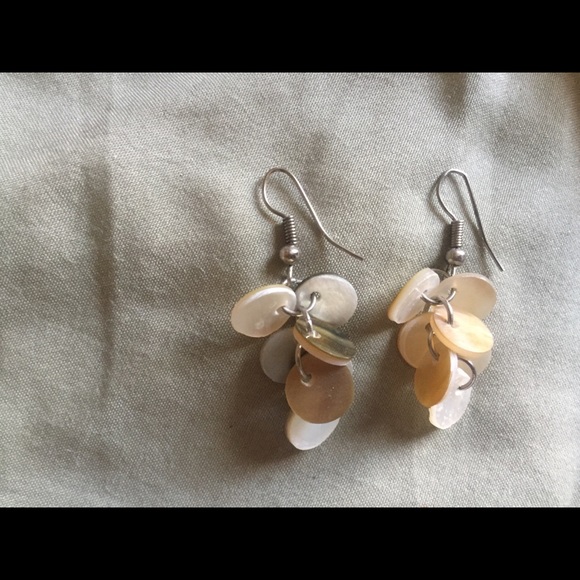 Shell earrings - Picture 2 of 2